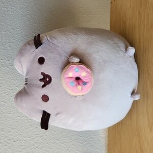 Gund Pusheen Snackable Cat with Frosted Donut Plush 9" Toy Stuffed Animal